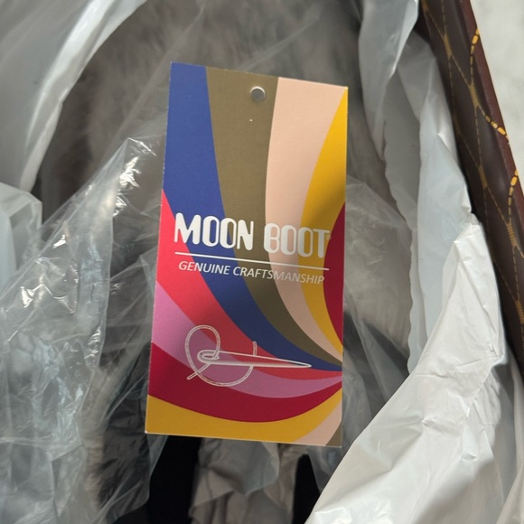 Moon Boots - Picture 10 of 12